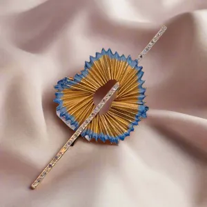 Brooch in 18k gold, white and yellow gold decorated with diamonds, pencil sharpener design brooch