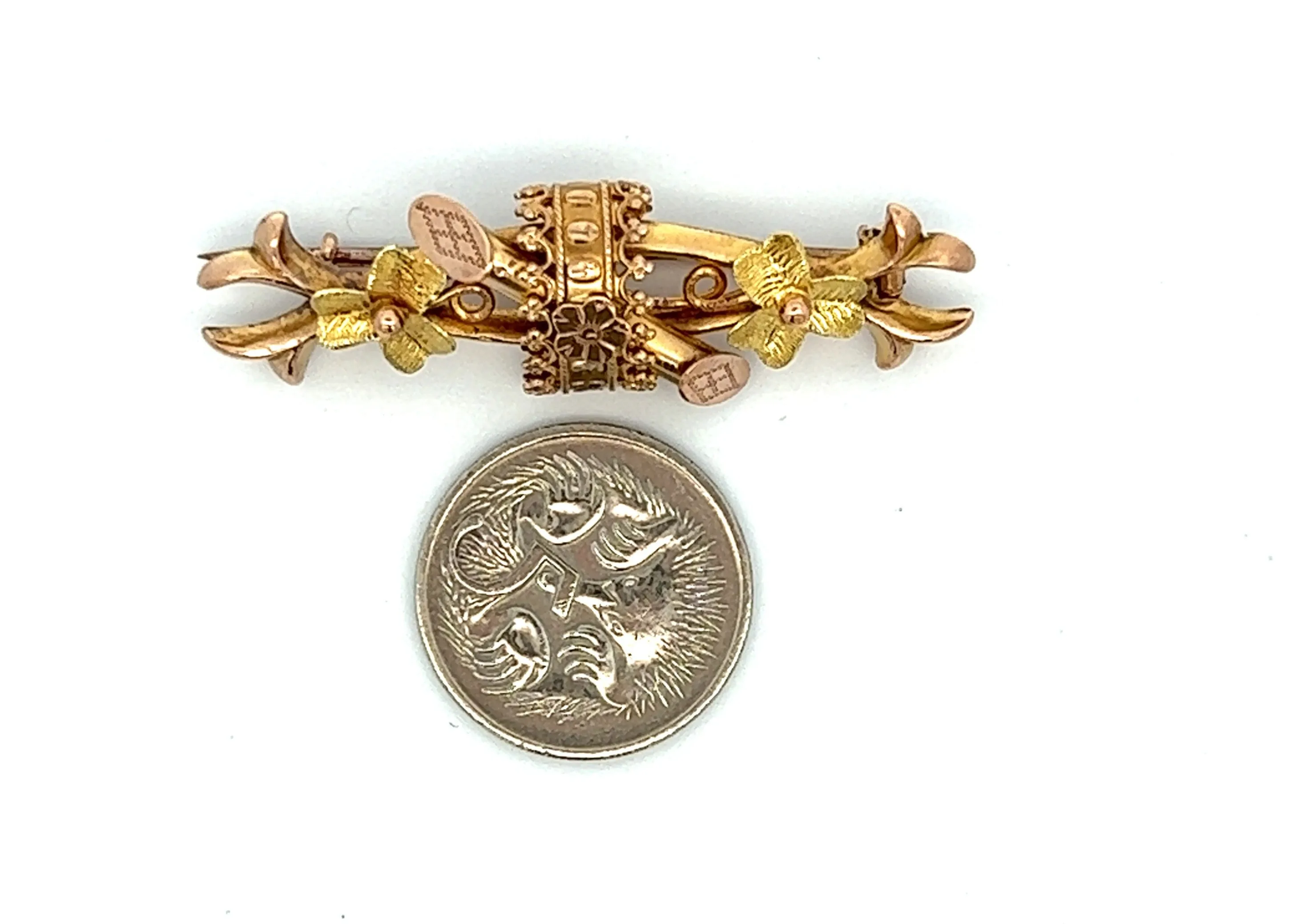 Vintage 9ct Yellow Gold Brooch with a Floral Centrepiece